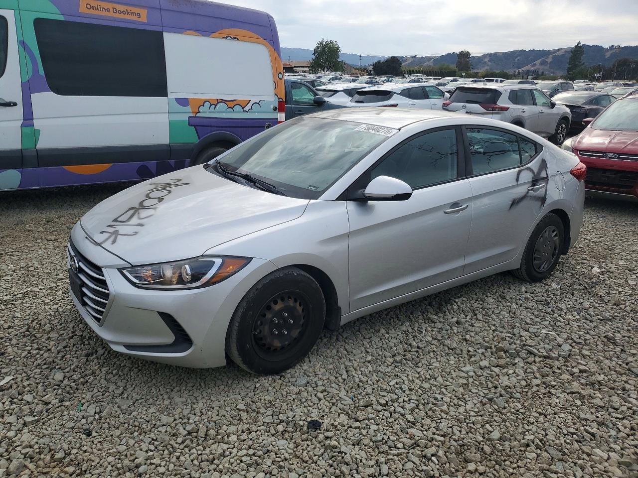 Vue de 2017 HYUNDAI ELANTRA SE, angle 1
