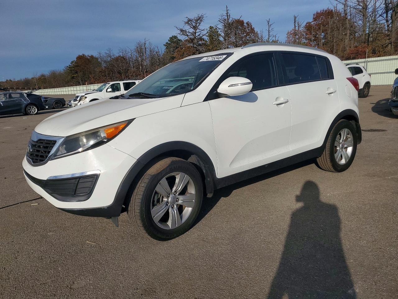 Vue de 2013 KIA SPORTAGE LX, angle 1
