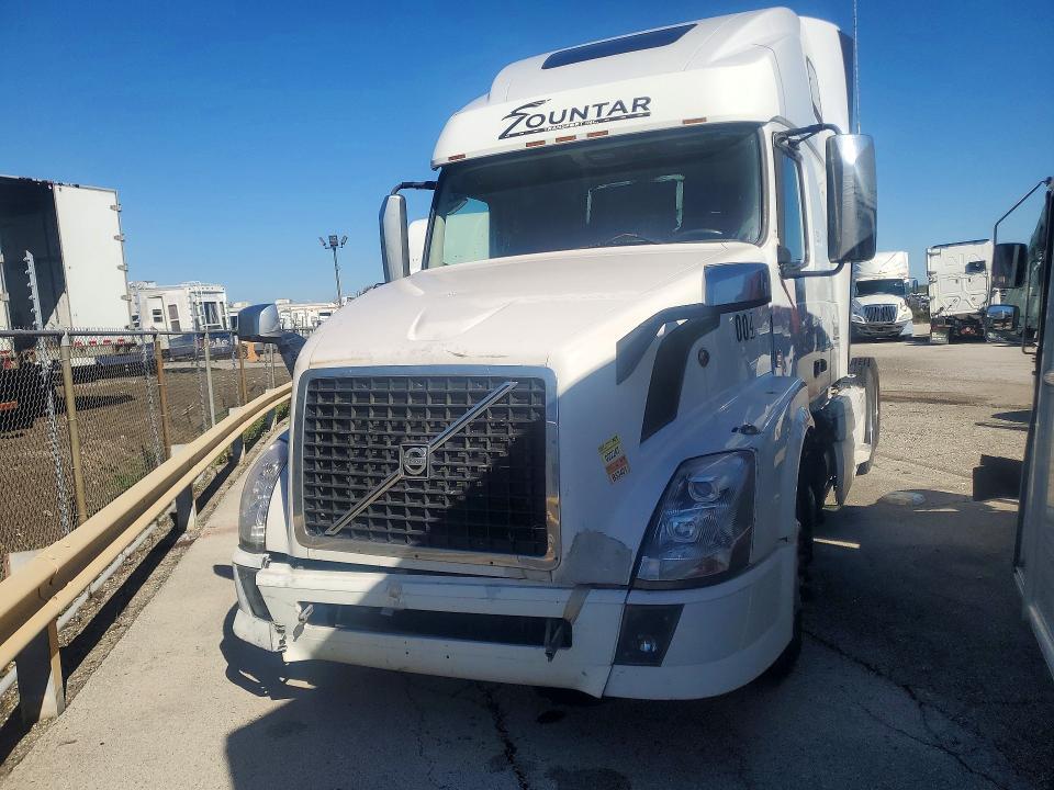 2014 VOLVO VNL SEMI TRUCK
