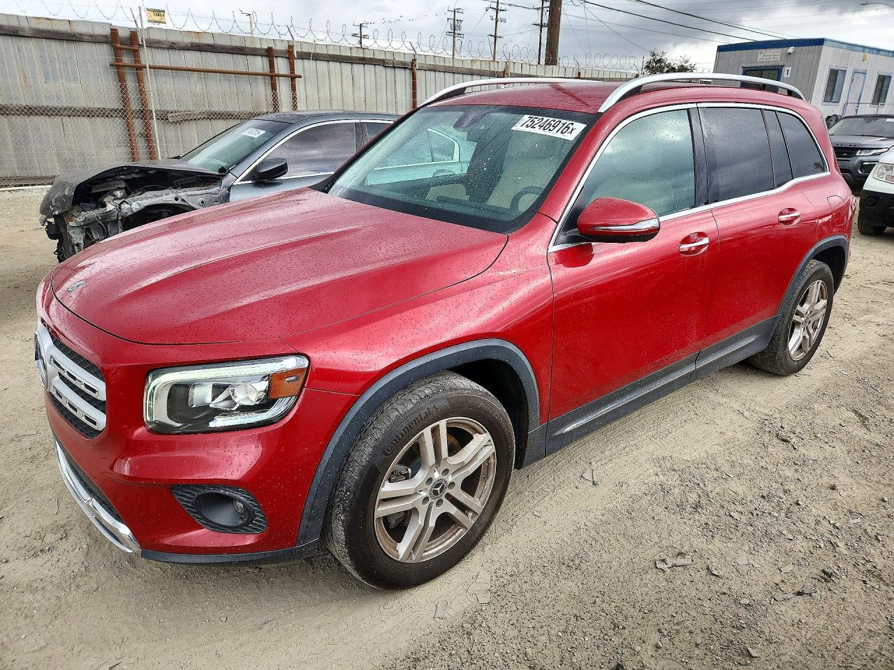 Vue de 2020 MERCEDES-BENZ GLB 250 4MATIC, angle 1