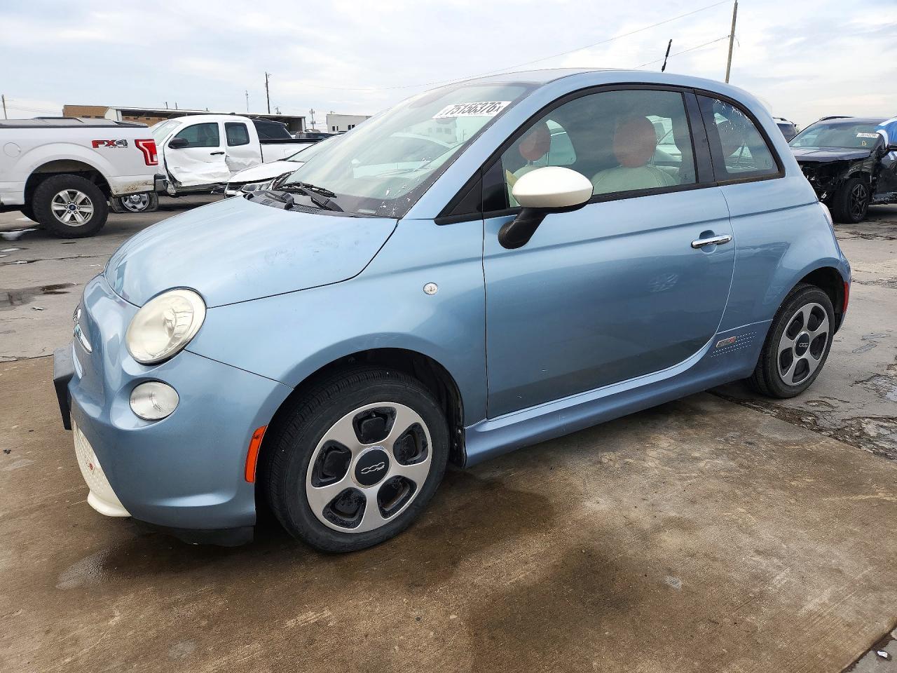 منظر 2015 FIAT 500 ELECTRIC، زاوية 1