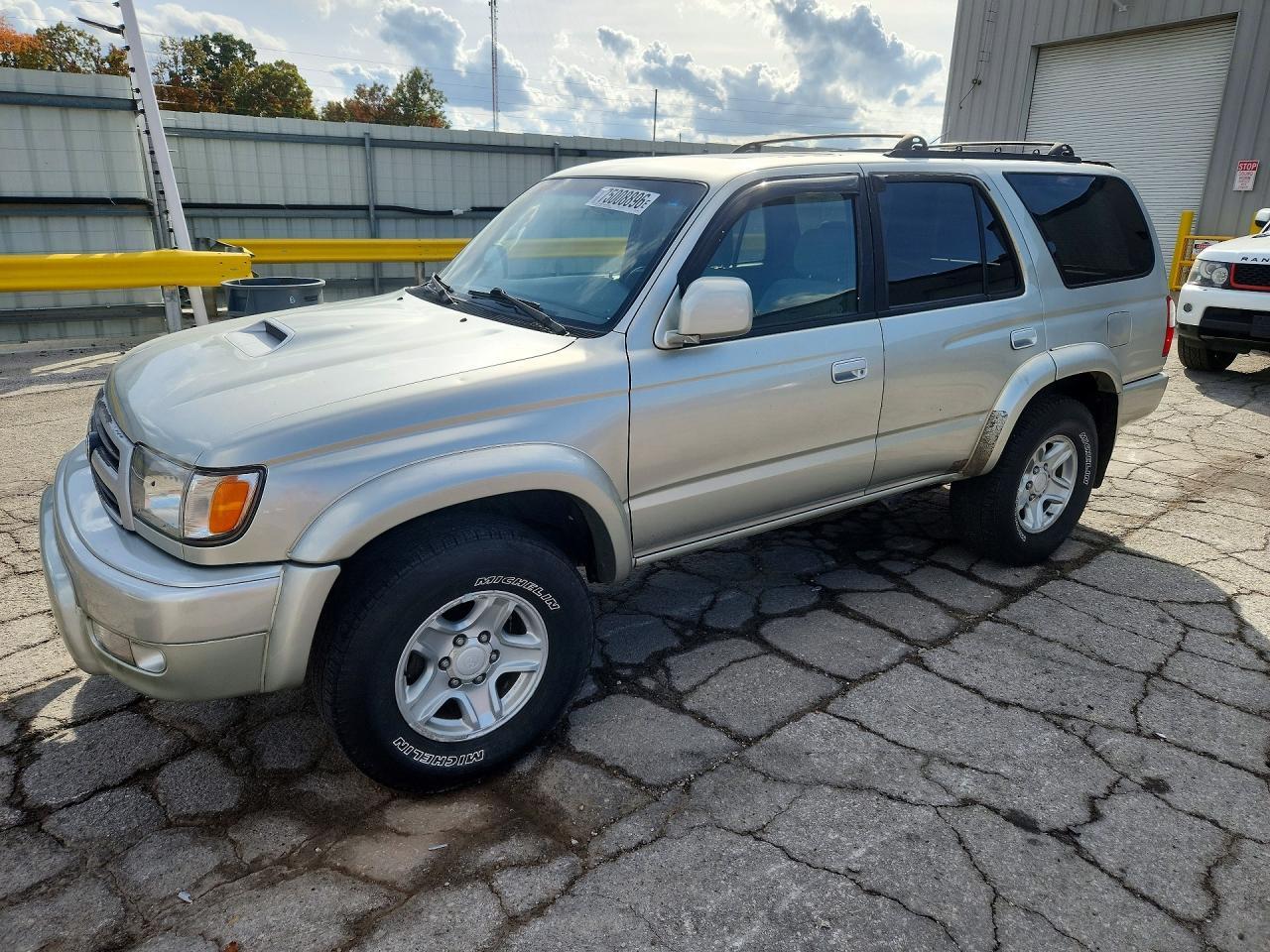 Vue de 2000 TOYOTA 4RUNNER SR5, angle 1