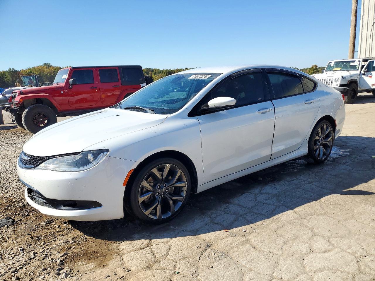 Вид 2015 CHRYSLER 200 S, угол 1