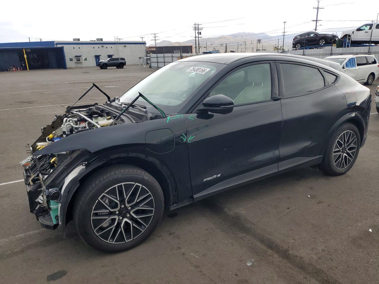 Vue de 2025 FORD MUSTANG MACH-E PREMIUM, angle 1