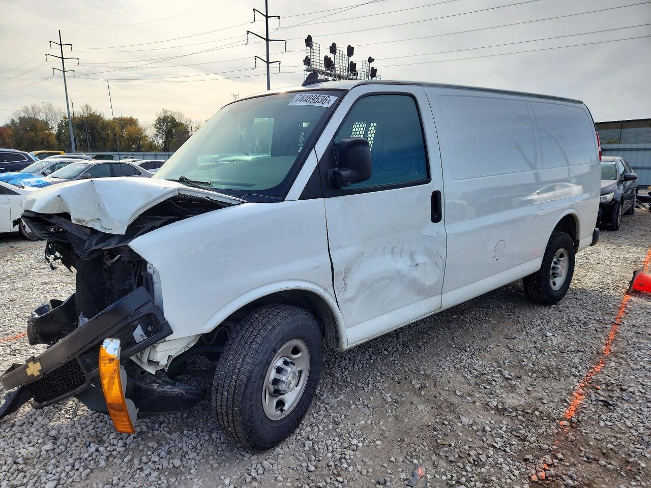 منظر 2020 CHEVROLET EXPRESS، زاوية 1