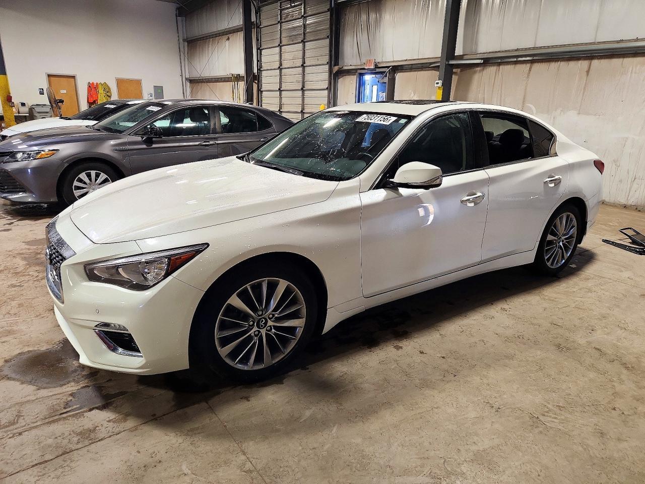 Vue de 2024 INFINITI Q50 LUXE, angle 1