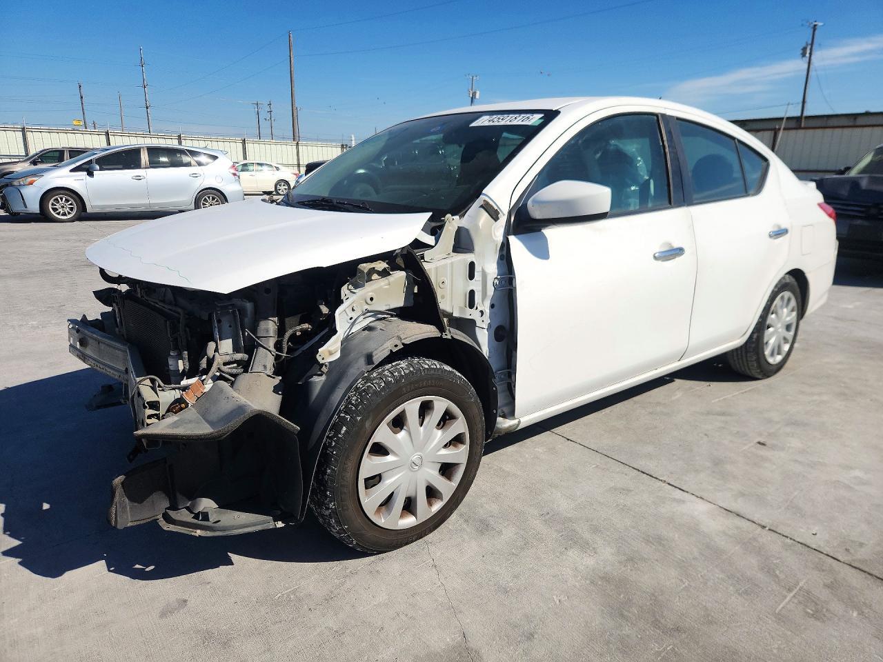 Вид 2019 NISSAN VERSA SV, угол 1