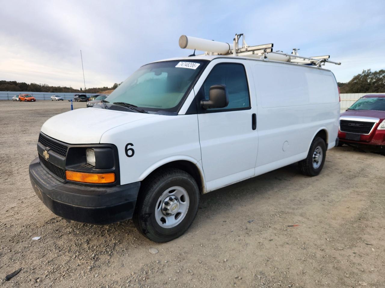 Вид 2014 CHEVROLET EXPRESS G2500, угол 1