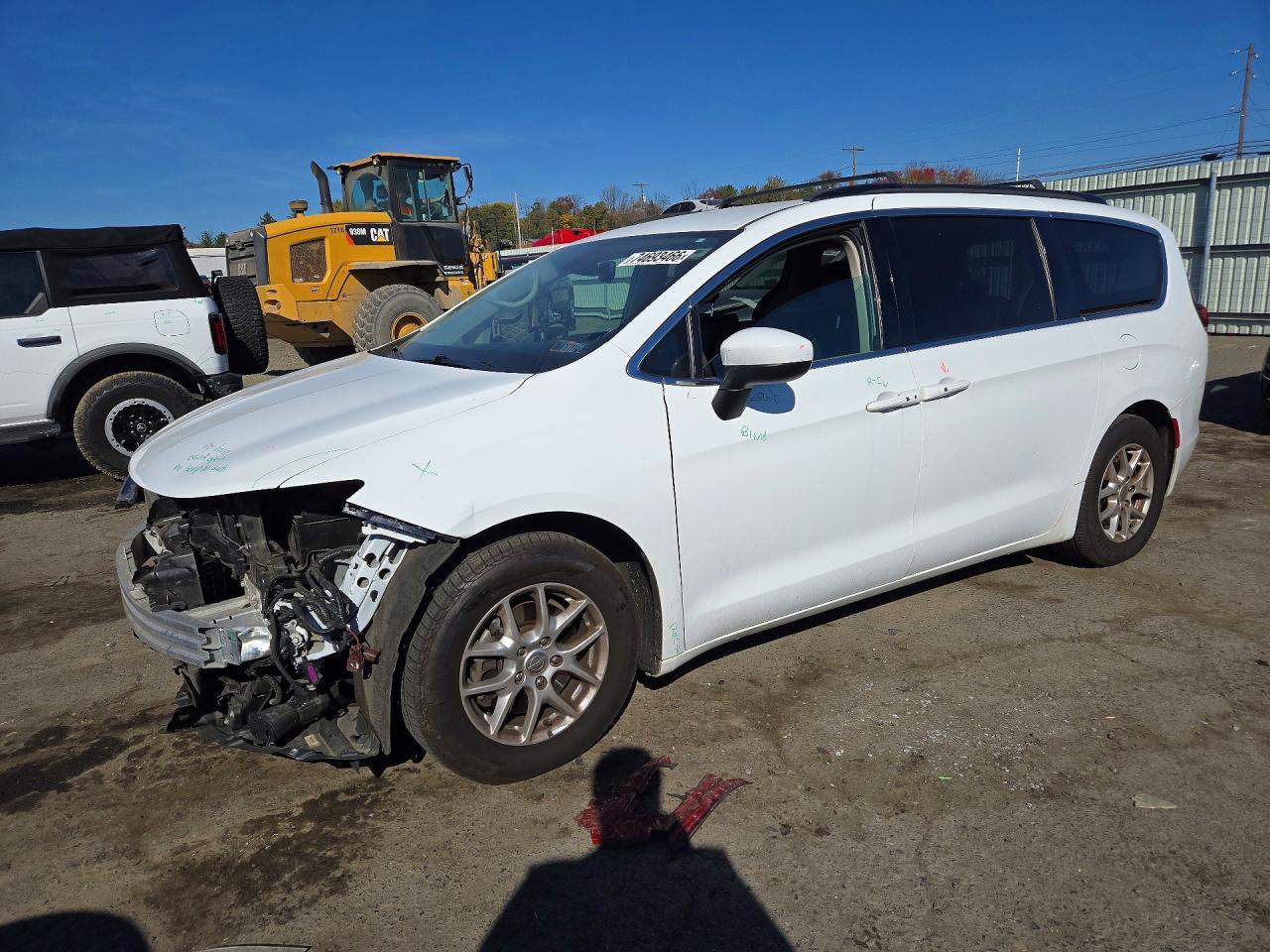 منظر 2020 CHRYSLER MINIVAN LXI، زاوية 1