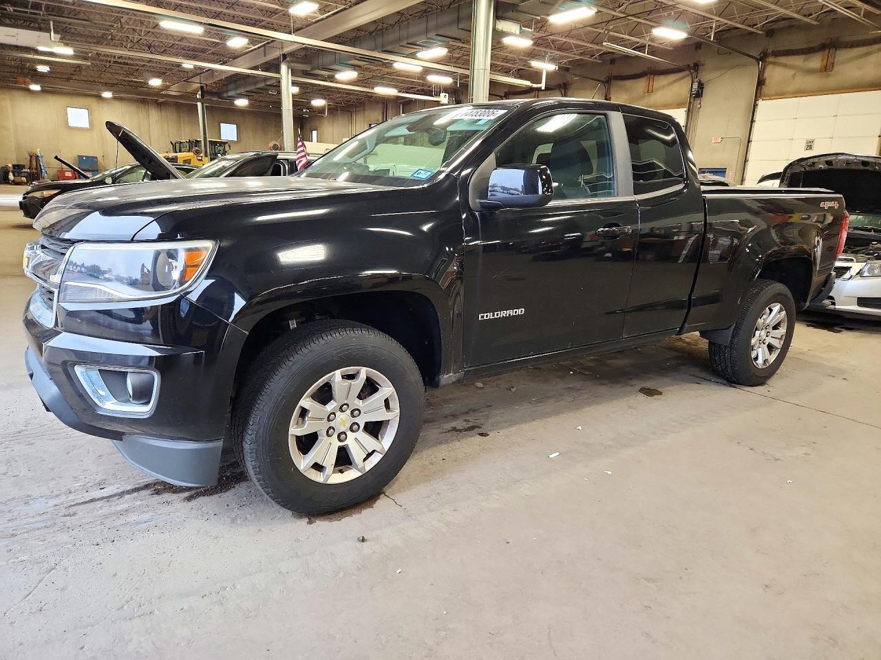 Вид 2015 CHEVROLET COLORADO LT, угол 1