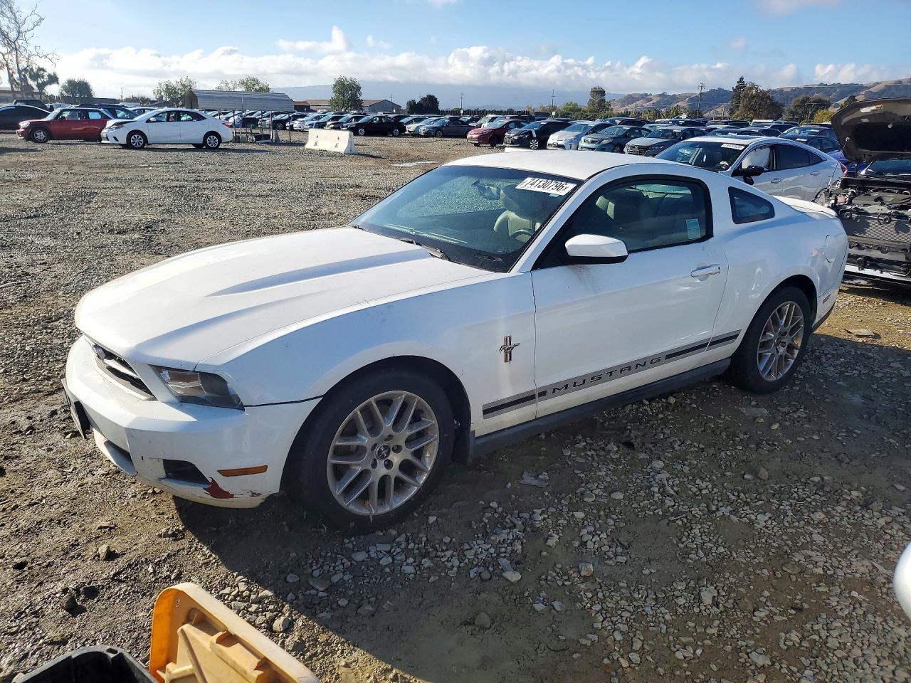 Вид 2012 FORD MUSTANG, угол 1