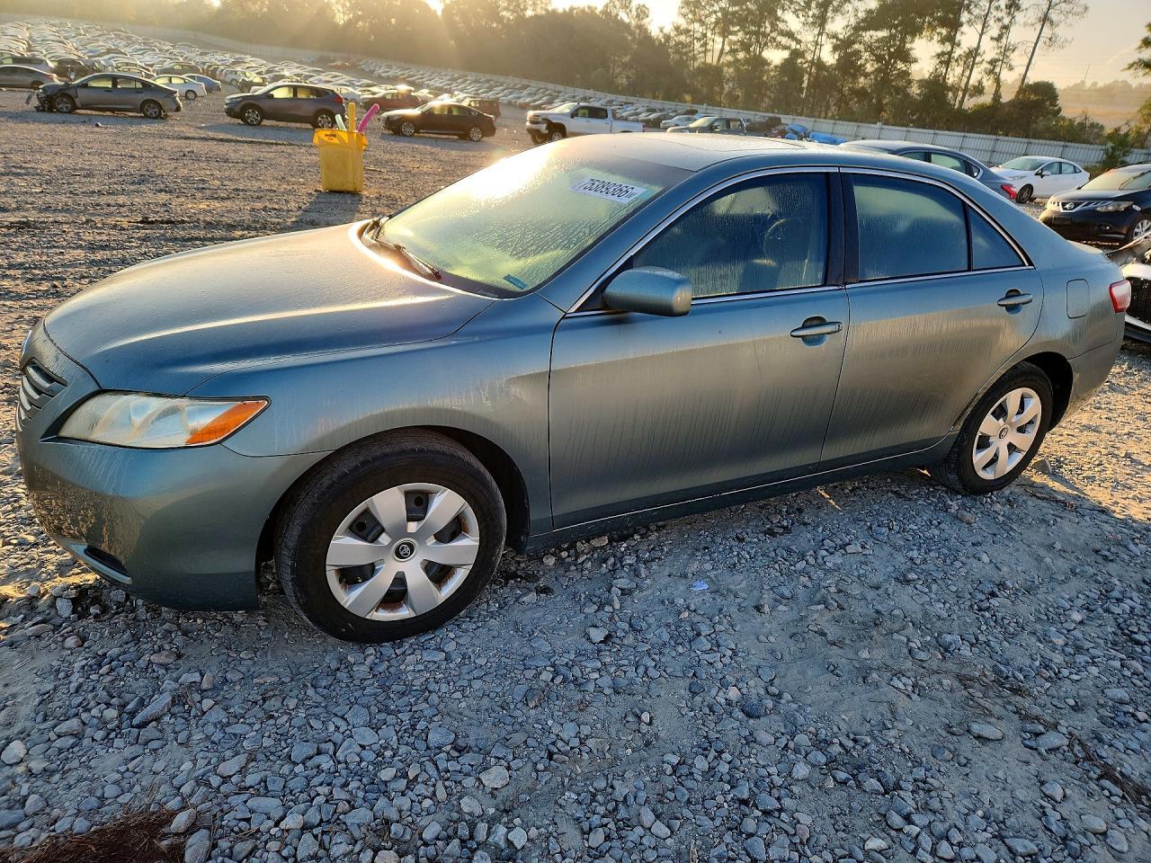 Vue de 2007 TOYOTA CAMRY LE, angle 1