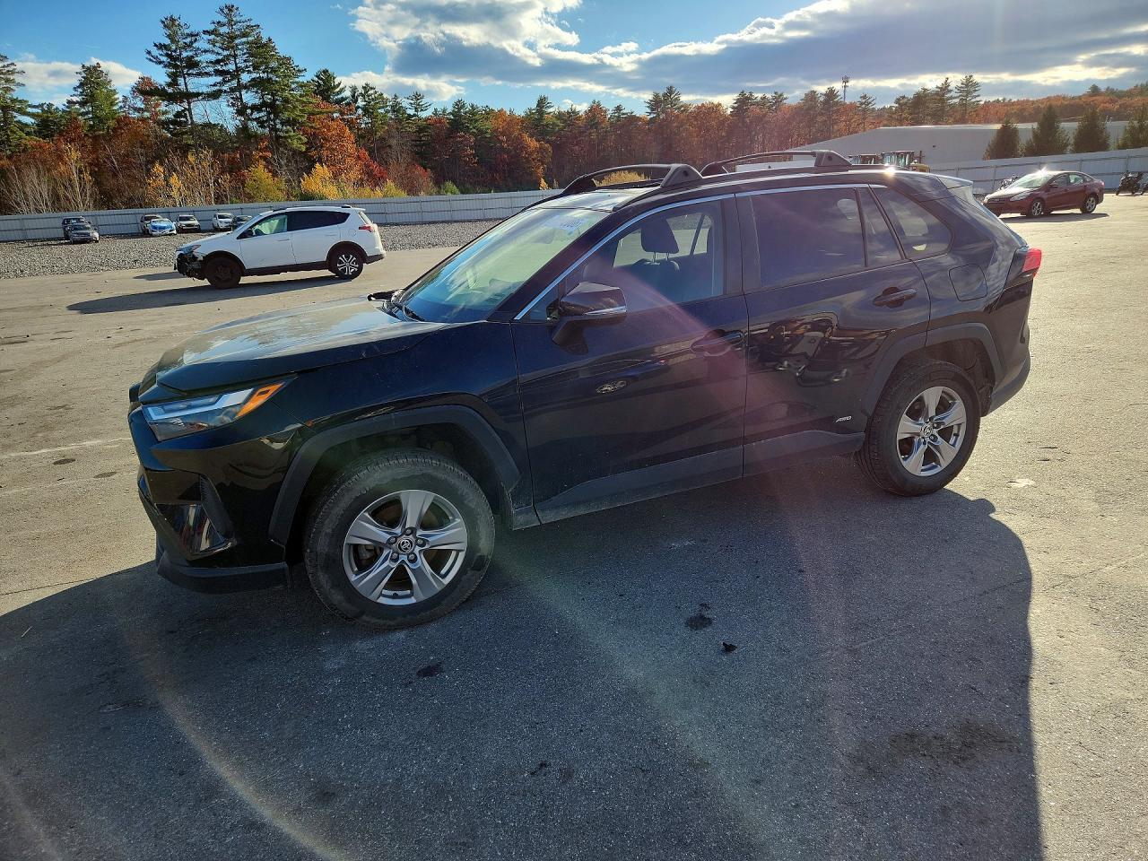Вид 2023 TOYOTA RAV4 HYBRID XLE, угол 1