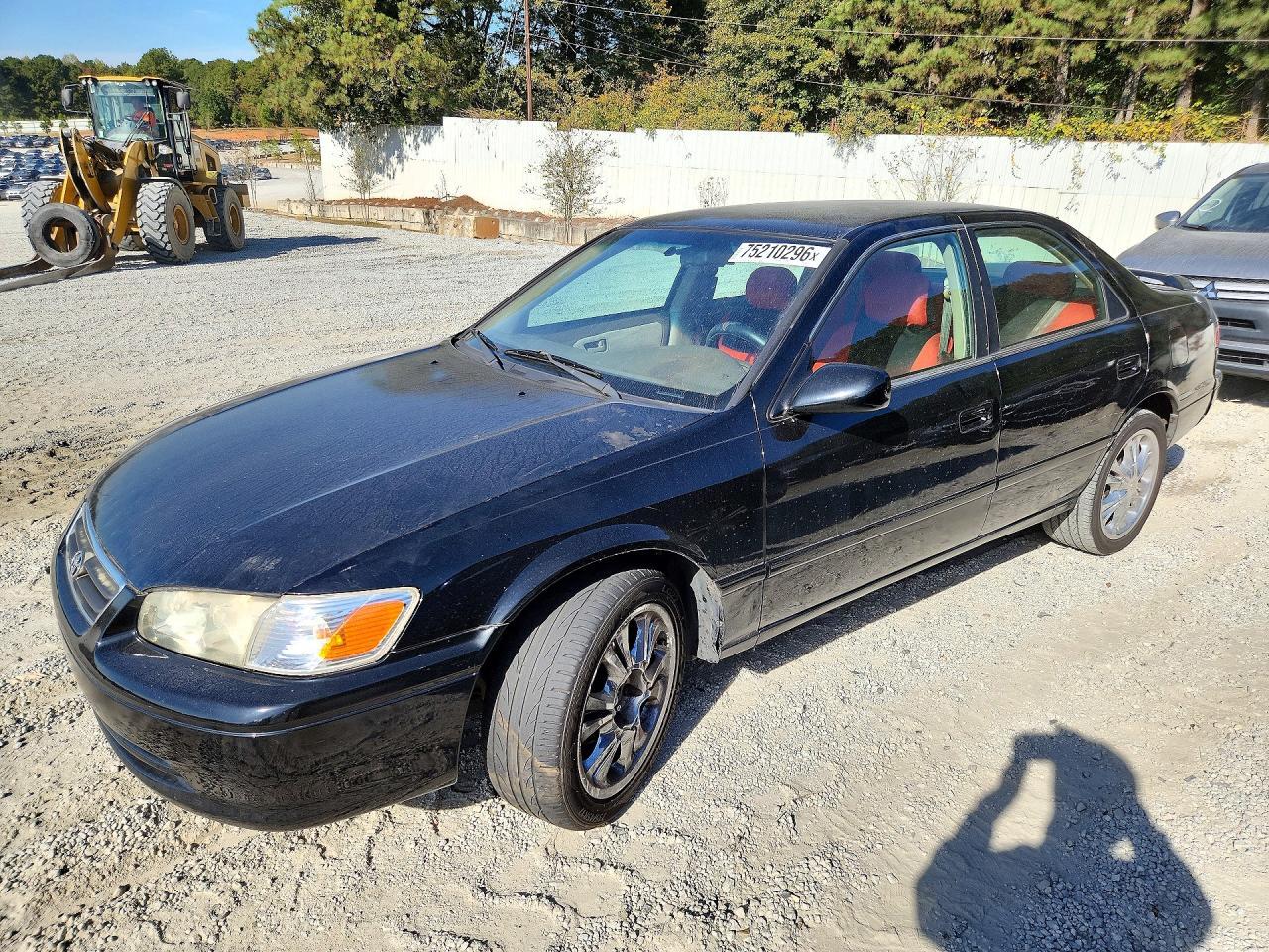 Вид 2000 TOYOTA CAMRY LE, угол 1