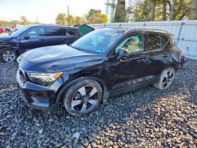 2020 VOLVO XC40 T5 MOMENTUM  