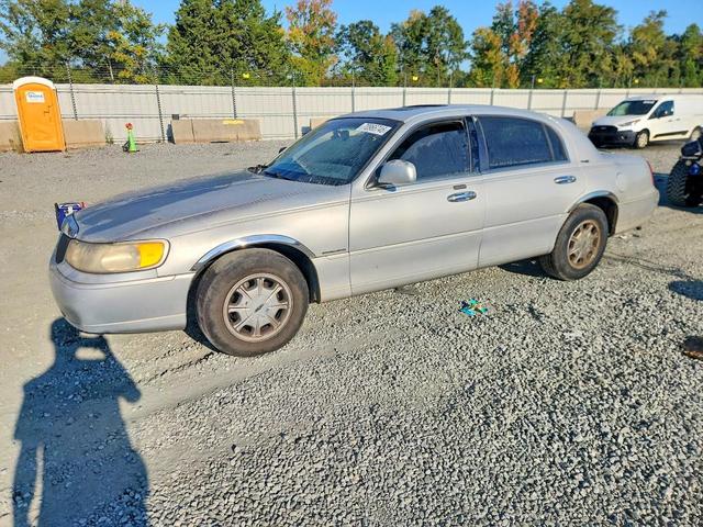1999 LINCOLN TOWN CAR SIGNATURE  