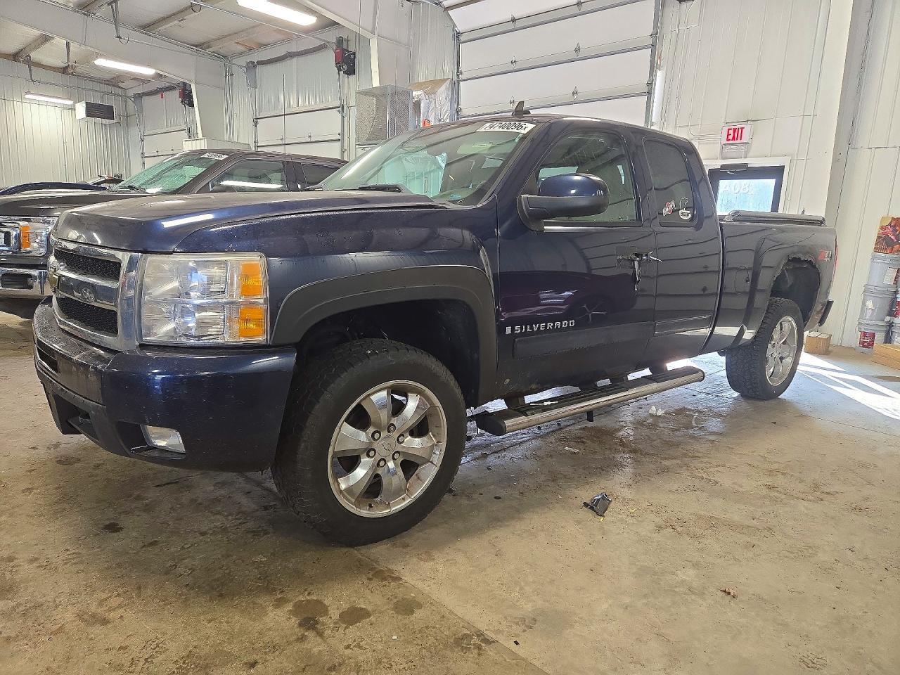 Вид 2009 CHEVROLET SILVERADO K1500 LTZ, угол 1