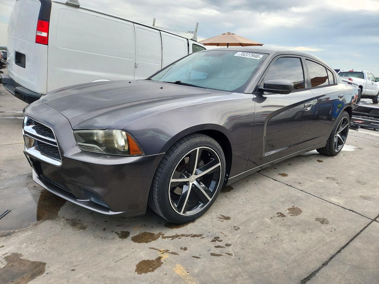 Вид 2013 DODGE CHARGER SE, угол 1