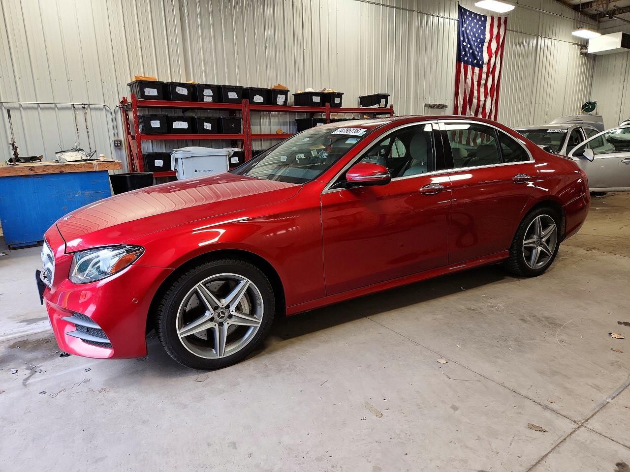 منظر 2017 MERCEDES-BENZ E-CLASS 300 4MATIC، زاوية 1