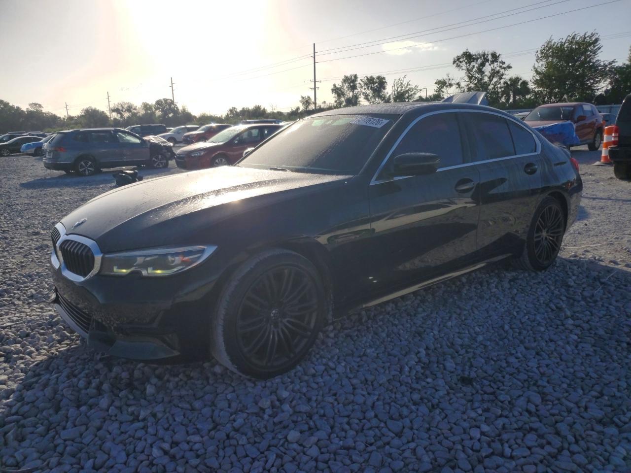 منظر 2020 BMW 330I، زاوية 1
