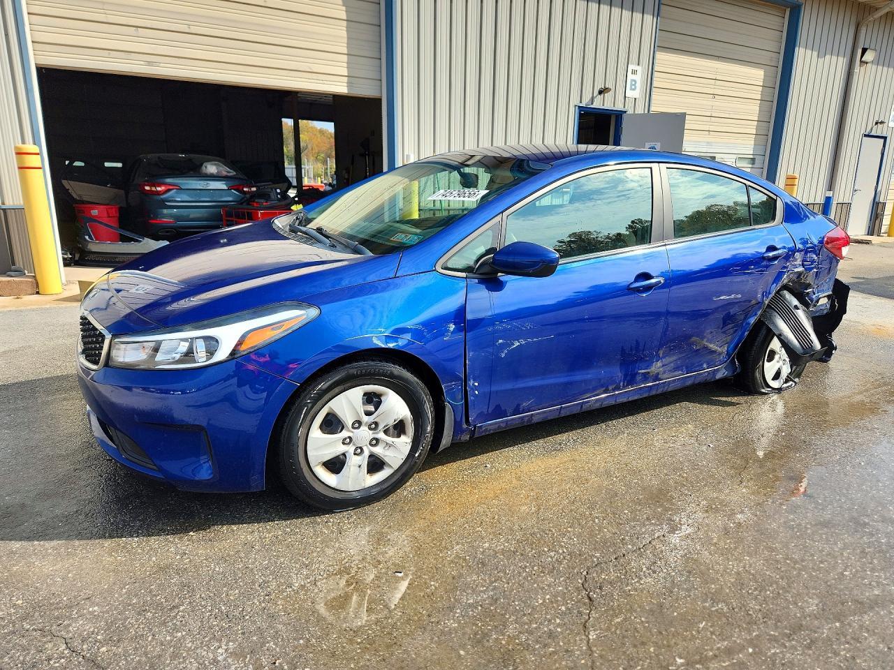 منظر 2018 KIA FORTE LX، زاوية 1