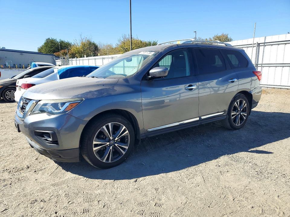 2017 NISSAN PATHFINDER PLATINUM  