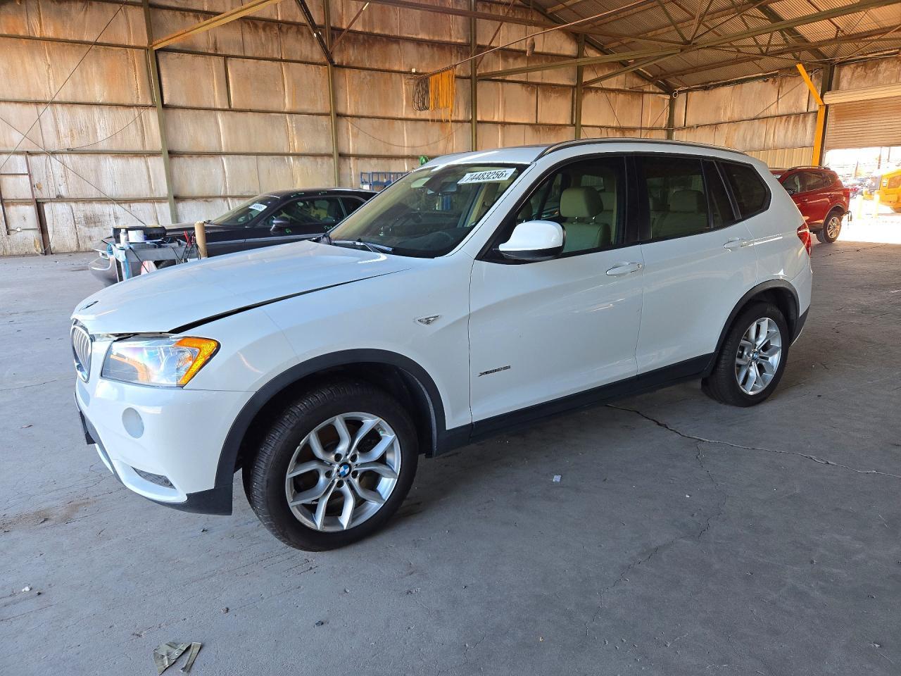 Vista de 2013 BMW X3 XDRIVE28I, ángulo 1