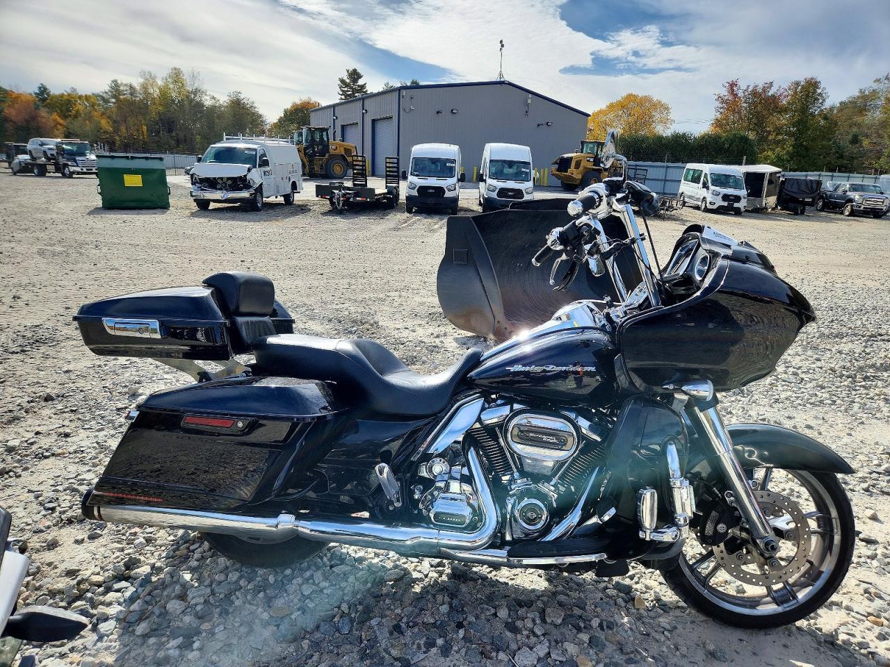 منظر 2017 HARLEY-DAVIDSON FLTRXS ROAD GLIDE SPECIAL، زاوية 1