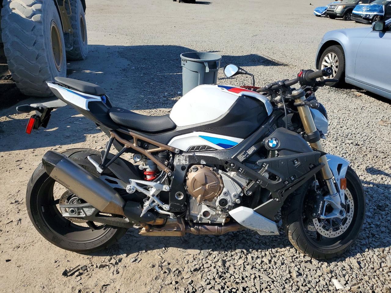 Vista de 2022 BMW S 1000 R, ángulo 1