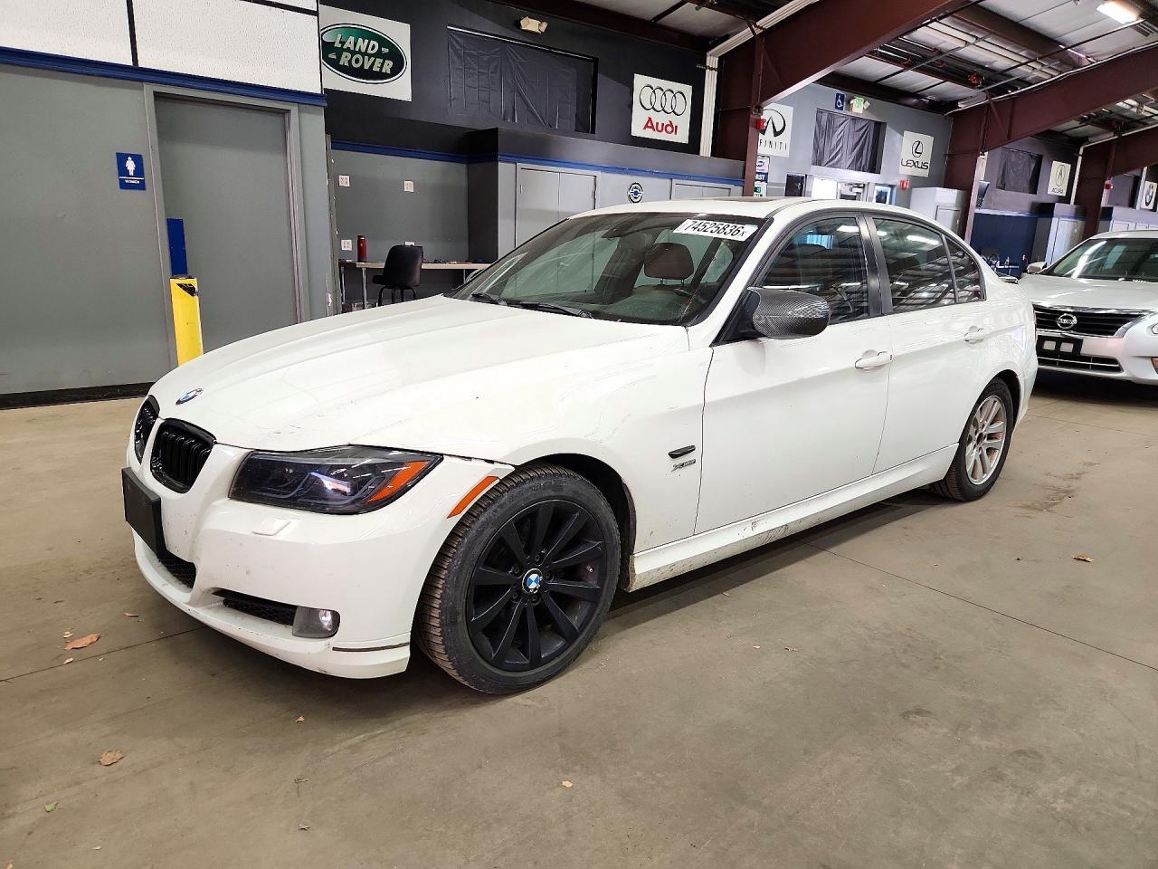 Vue de 2011 BMW 328 XI SULEV, angle 1