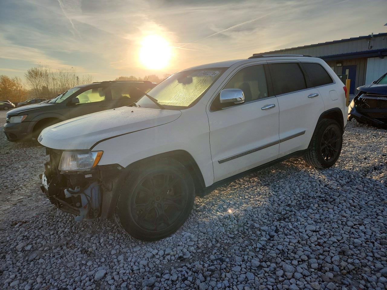 Вид 2011 JEEP GRAND CHEROKEE OVERLAND, угол 1