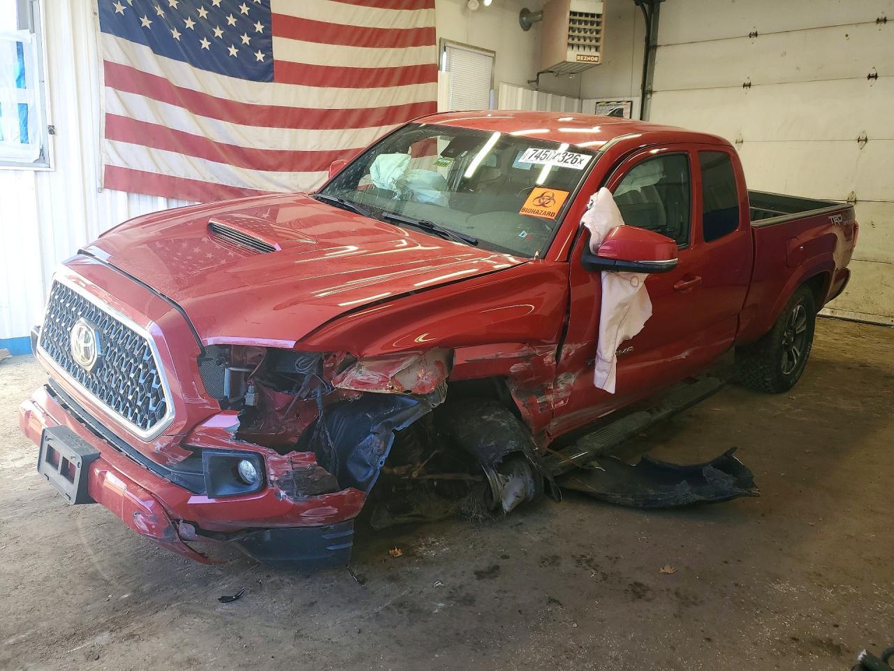 Vista de 2019 TOYOTA TACOMA TRD SPORT, ángulo 1