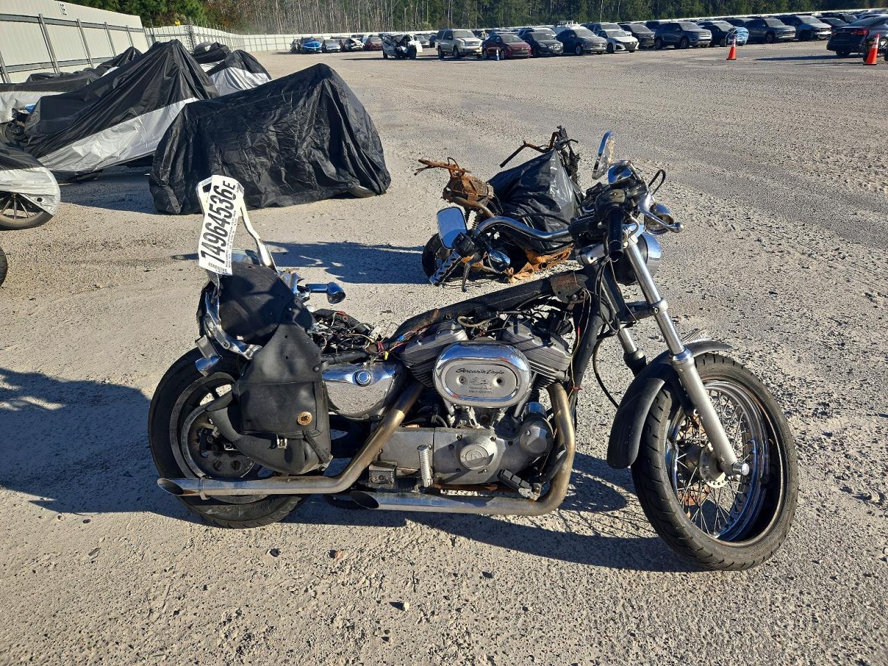 Vue de 1996 HARLEY-DAVIDSON XL883, angle 1