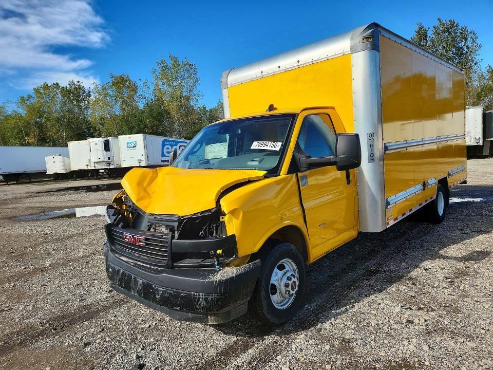 2022 GMC SAVANA BOX TRUCK