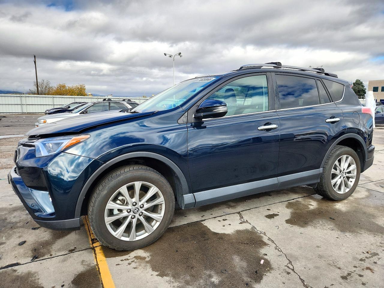 Vista de 2017 TOYOTA RAV4 LIMITED, ángulo 1