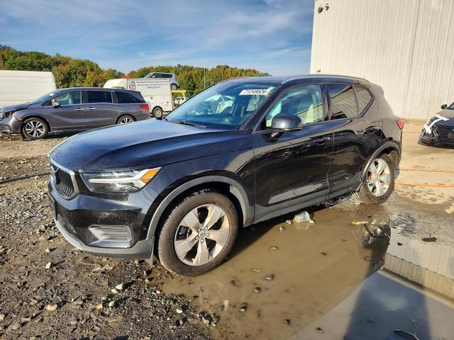 2019 VOLVO XC40 T5 MOMENTUM