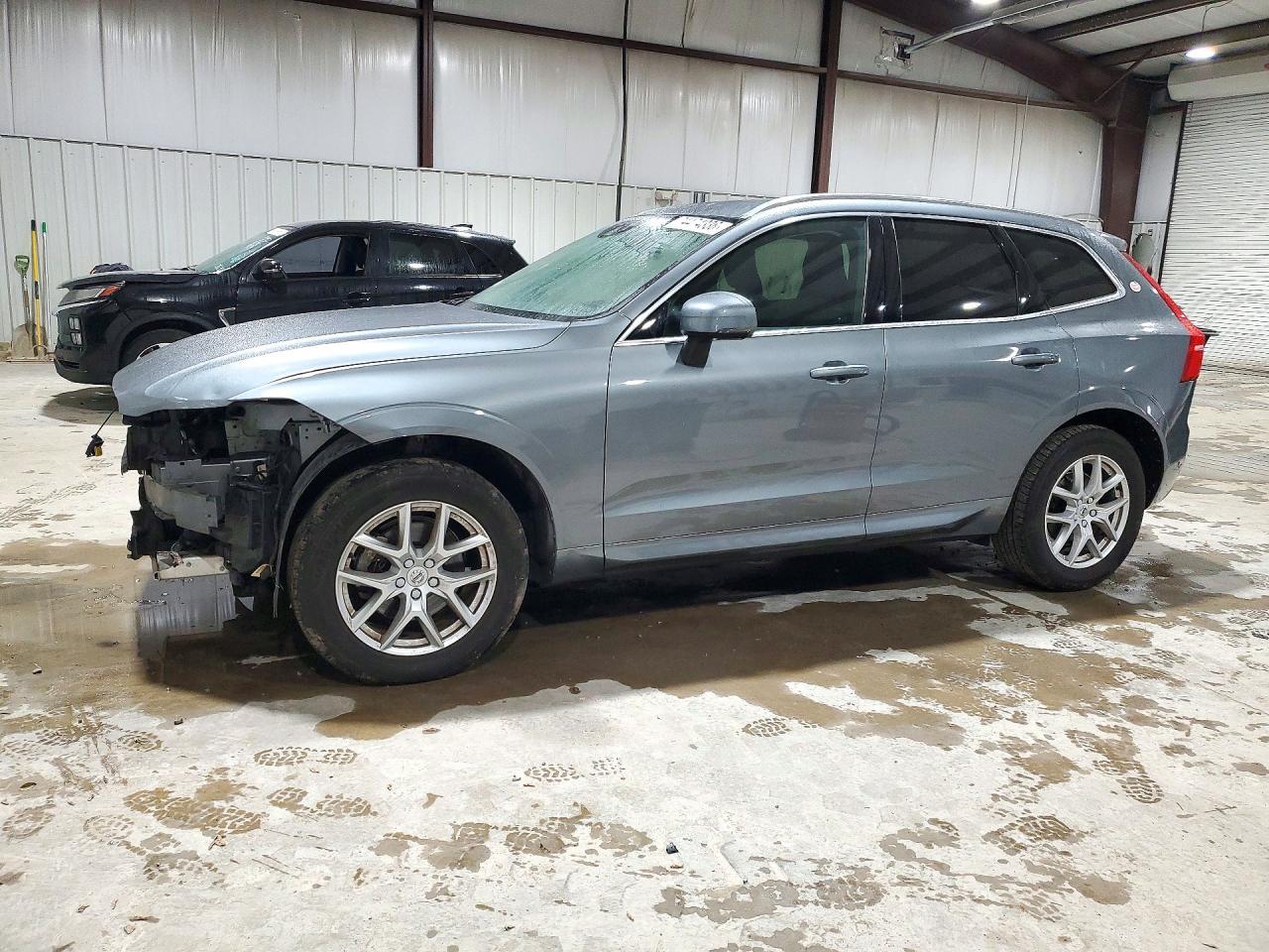 Vue de 2019 VOLVO XC60 T5 MOMENTUM, angle 1