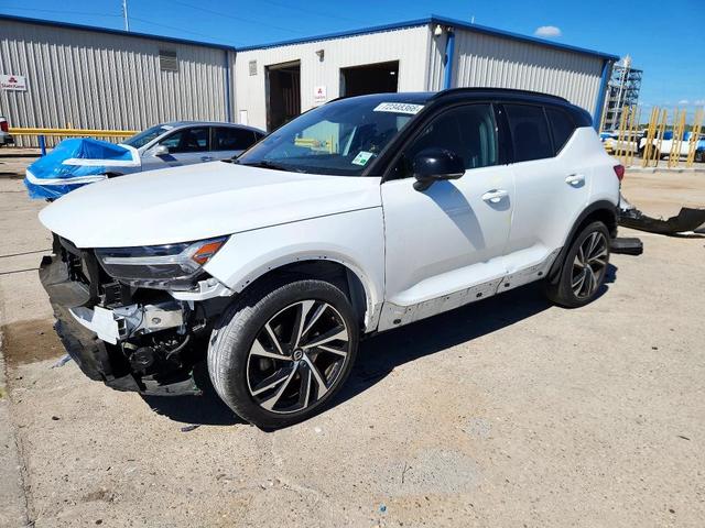 2021 VOLVO XC40