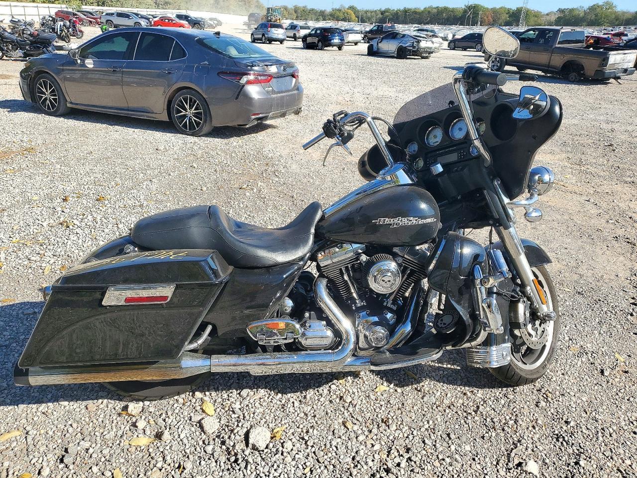 2012 HARLEY-DAVIDSON FLHX STREET GLIDE view, angle 1