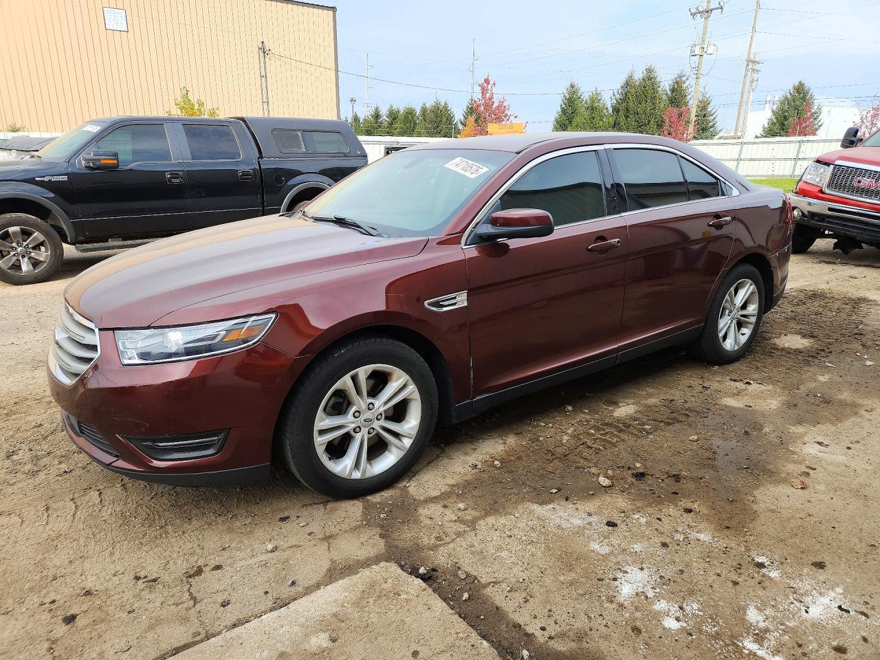 Вид 2015 FORD TAURUS SEL, угол 1