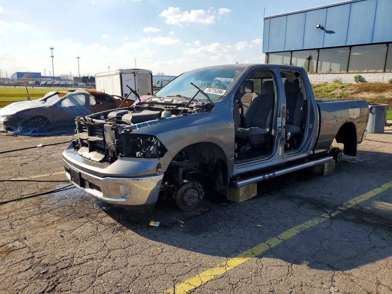 Vue de 2013 RAM 1500 SLT, angle 1