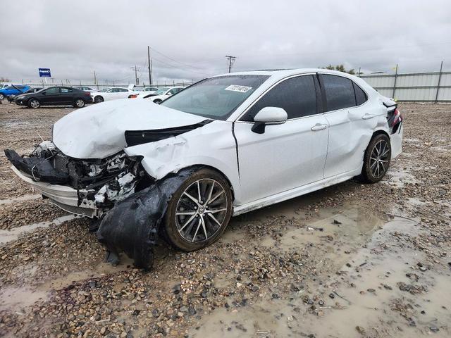 2019 TOYOTA CAMRY SE  