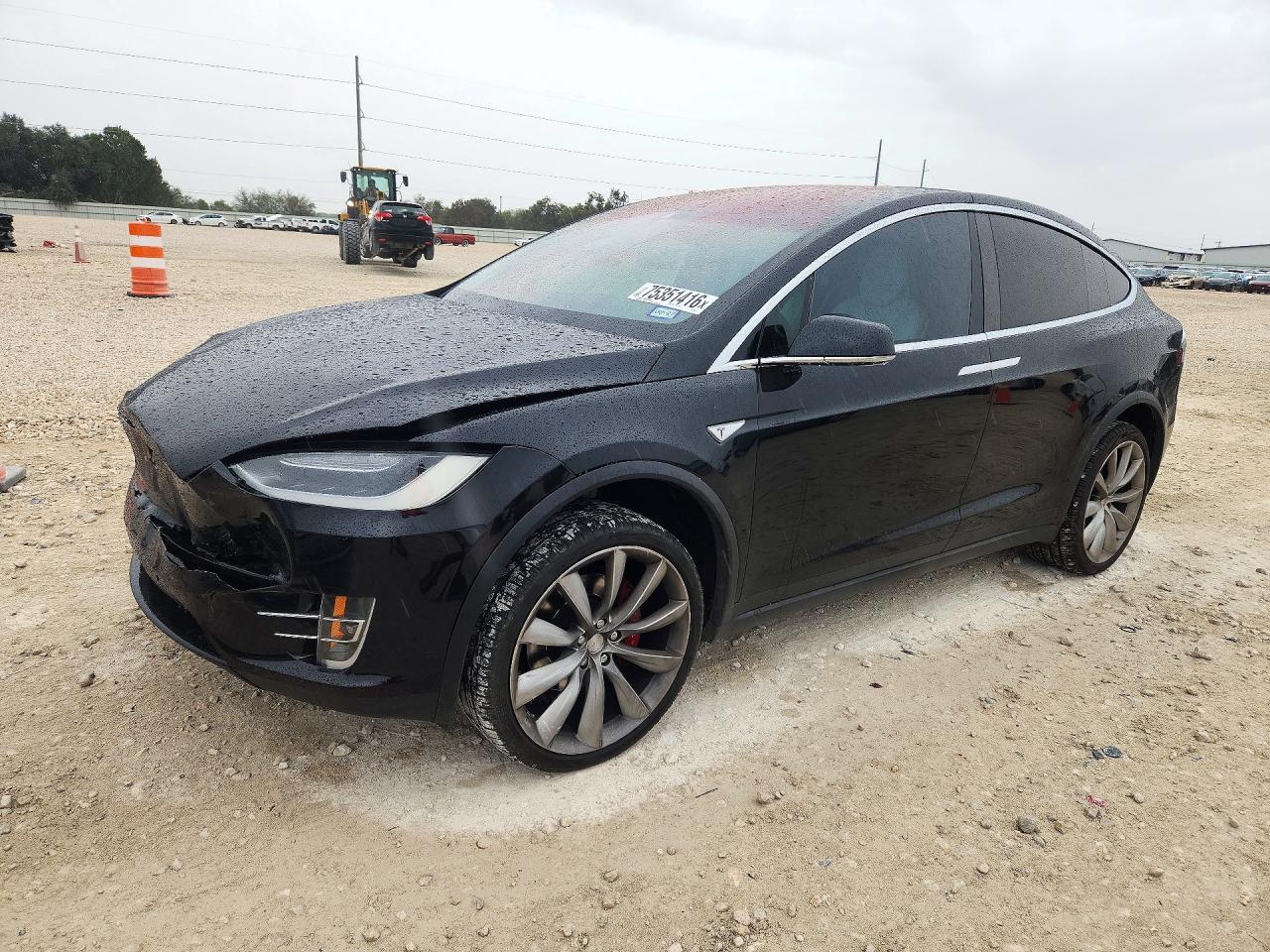 Vue de 2016 TESLA MODEL X, angle 1