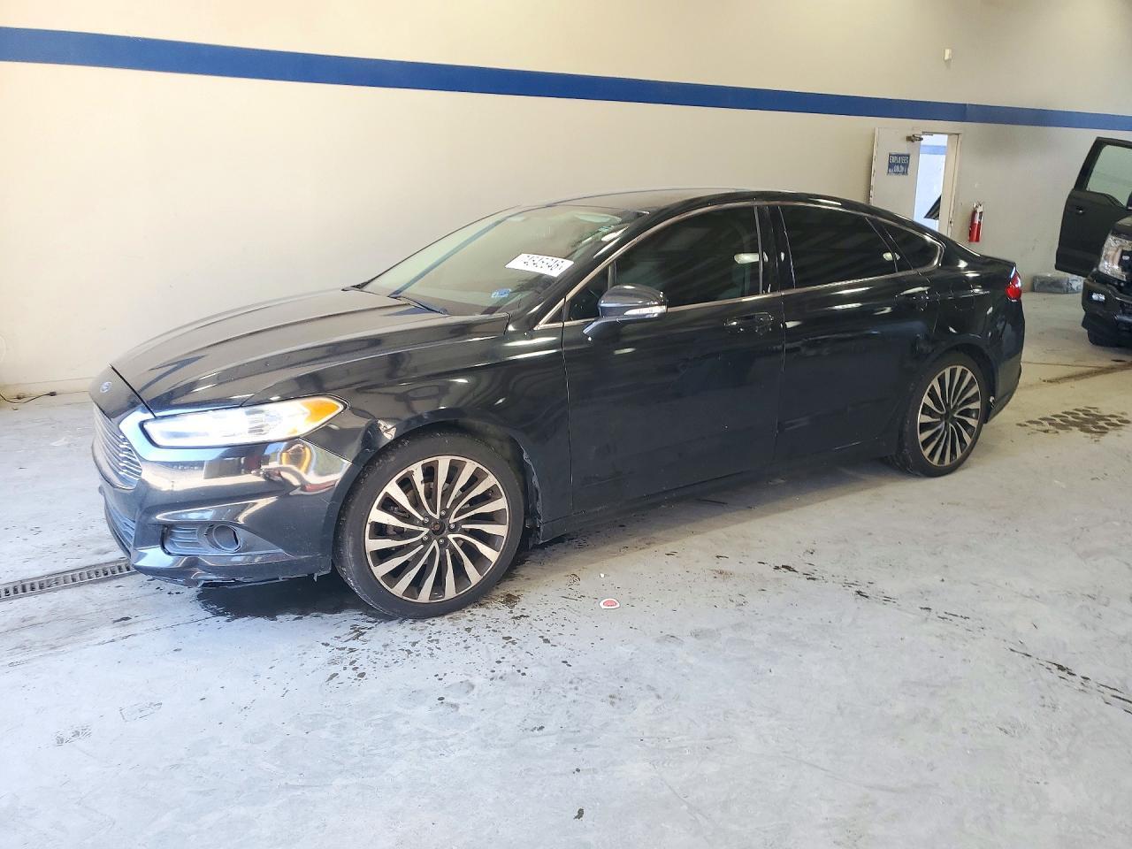 Vue de 2015 FORD FUSION SE, angle 1