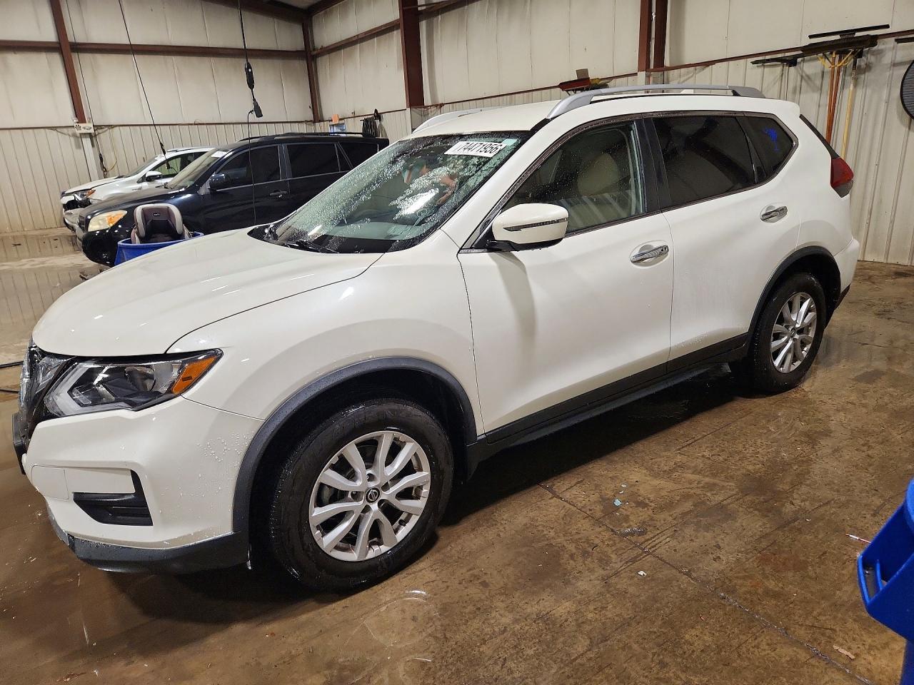Вид 2019 NISSAN ROGUE SV, угол 1