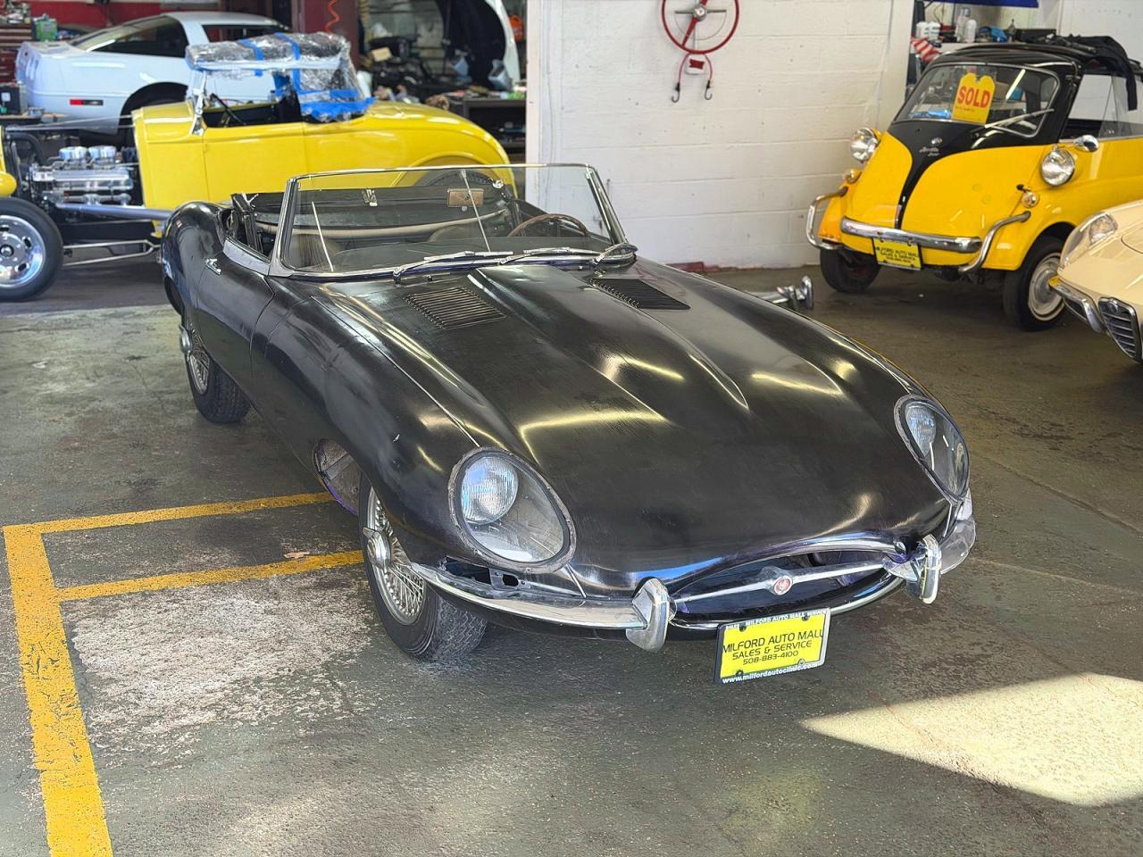 Вид 1964 JAGUAR E - TYPE, угол 1