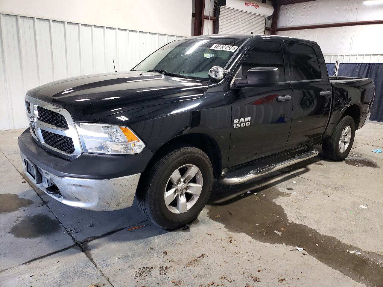 Vista de 2013 RAM 1500 ST, ángulo 1