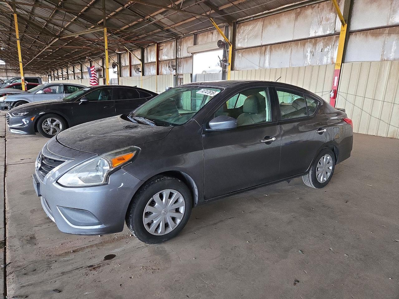 Вид 2018 NISSAN VERSA SV, угол 1
