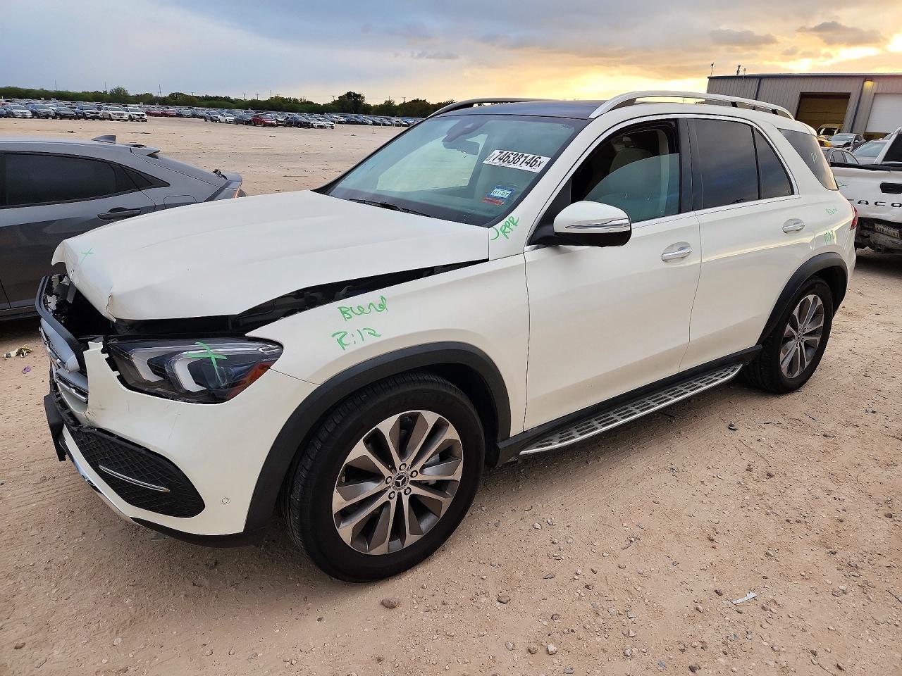 Vue de 2021 MERCEDES-BENZ GLE 350, angle 1
