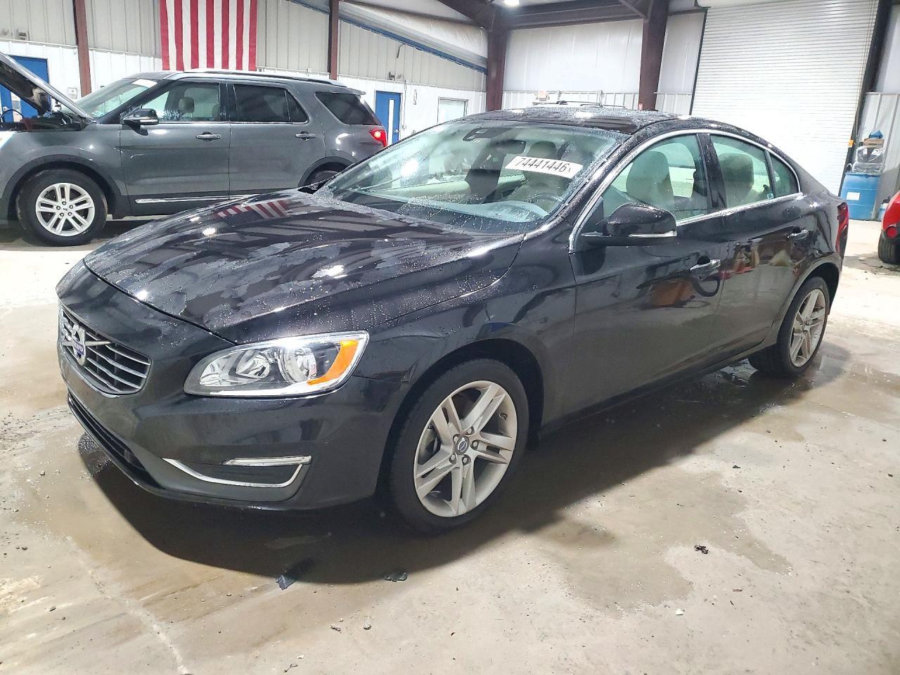 Vue de 2015 VOLVO S60 PREMIER, angle 1